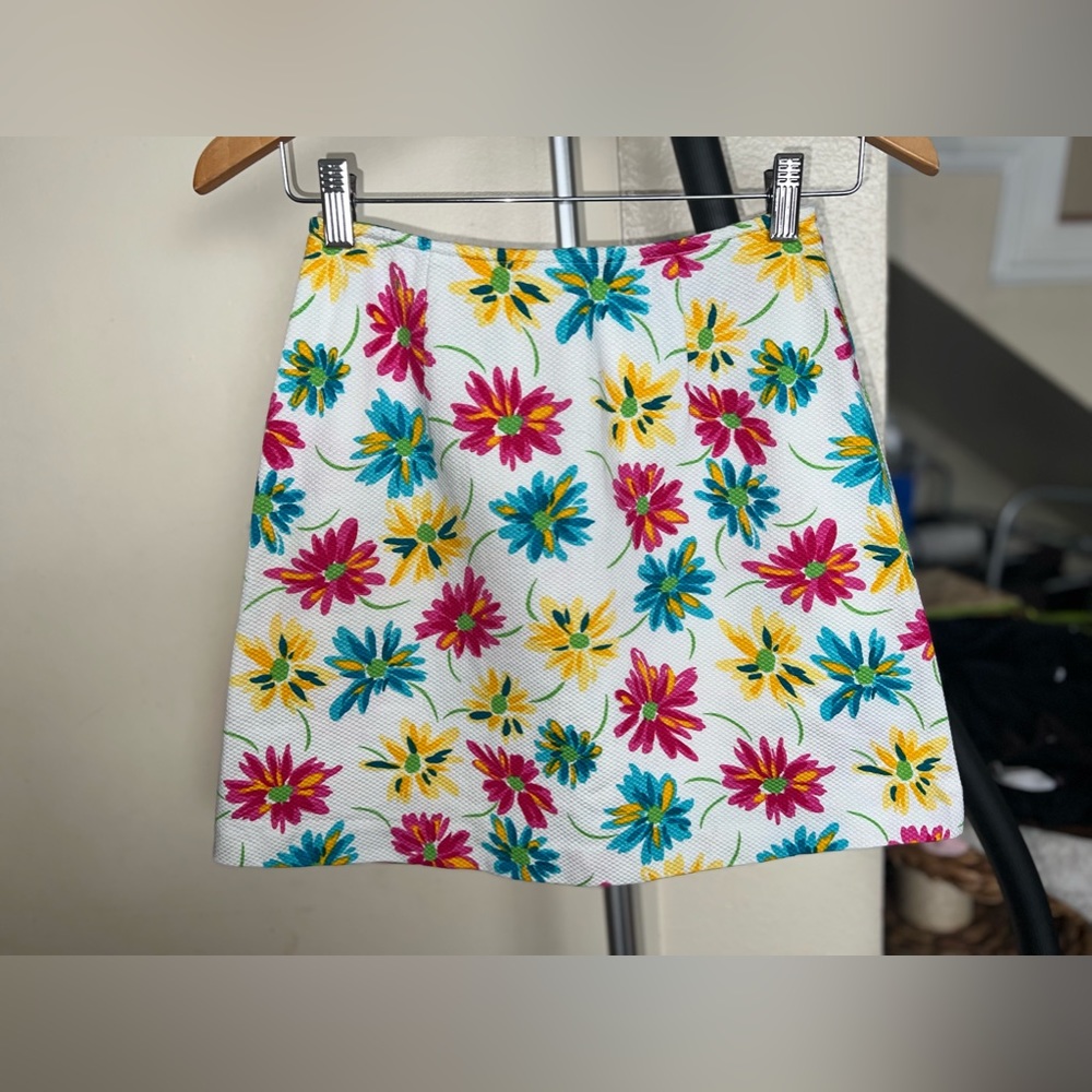 High waisted vintage white floral mini skirt
